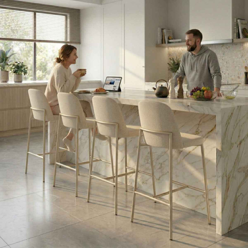 Conjunto de 8 Banquetas Altas de Aço Estofada Lucille